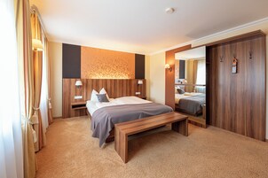 Quarto casal luxo, 1 cama King | Cofres nos quartos, escrivaninha, quartos à prova de som