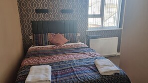 Double Room | Iron/ironing board, cribs/infant beds, free WiFi - Boltonia (Blackpool)
