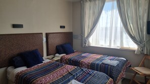 Twin Room | Iron/ironing board, cribs/infant beds, free WiFi - Boltonia (Blackpool)