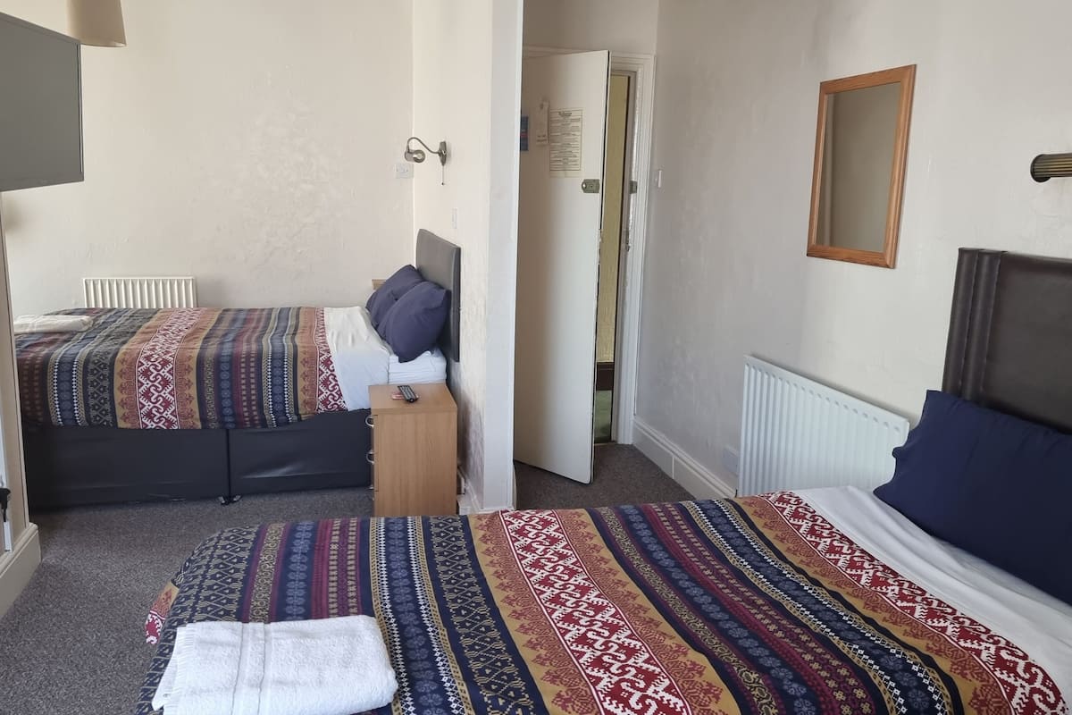 quadruple room | iron/ironing board, cots/infant beds, free wifi