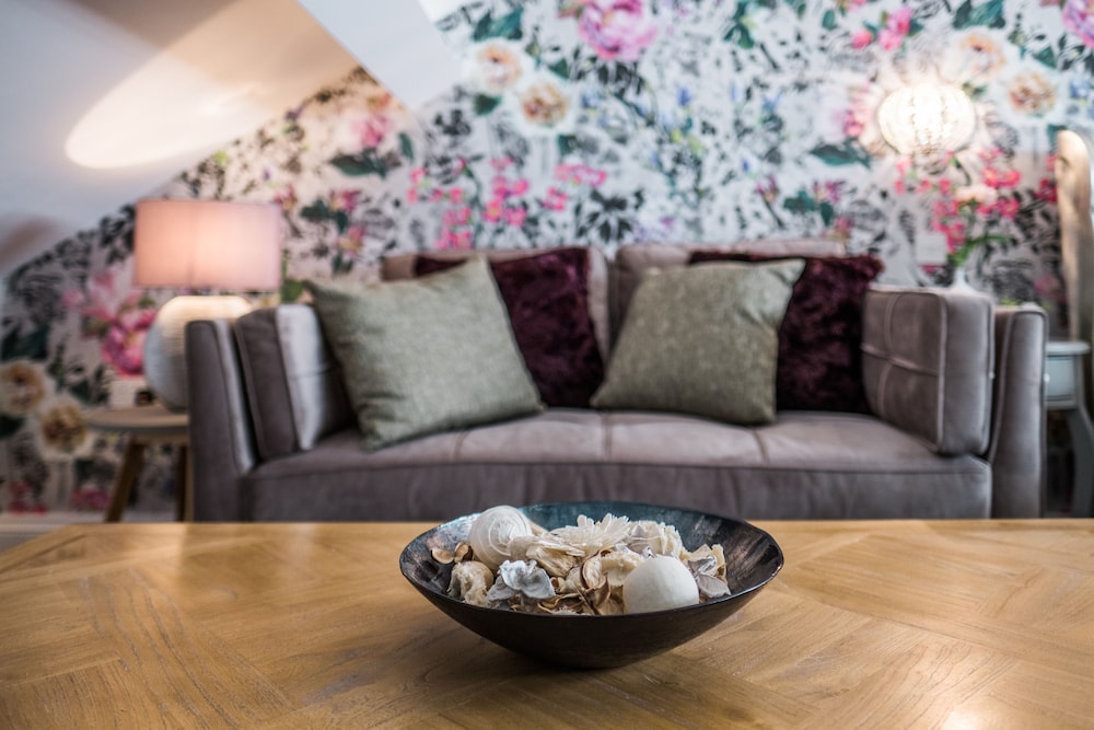 1863 Restaurant with Rooms by null