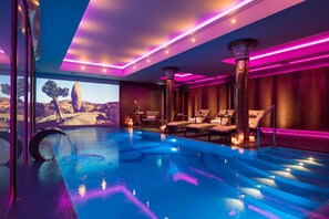 Hồ bơi trong nhà 