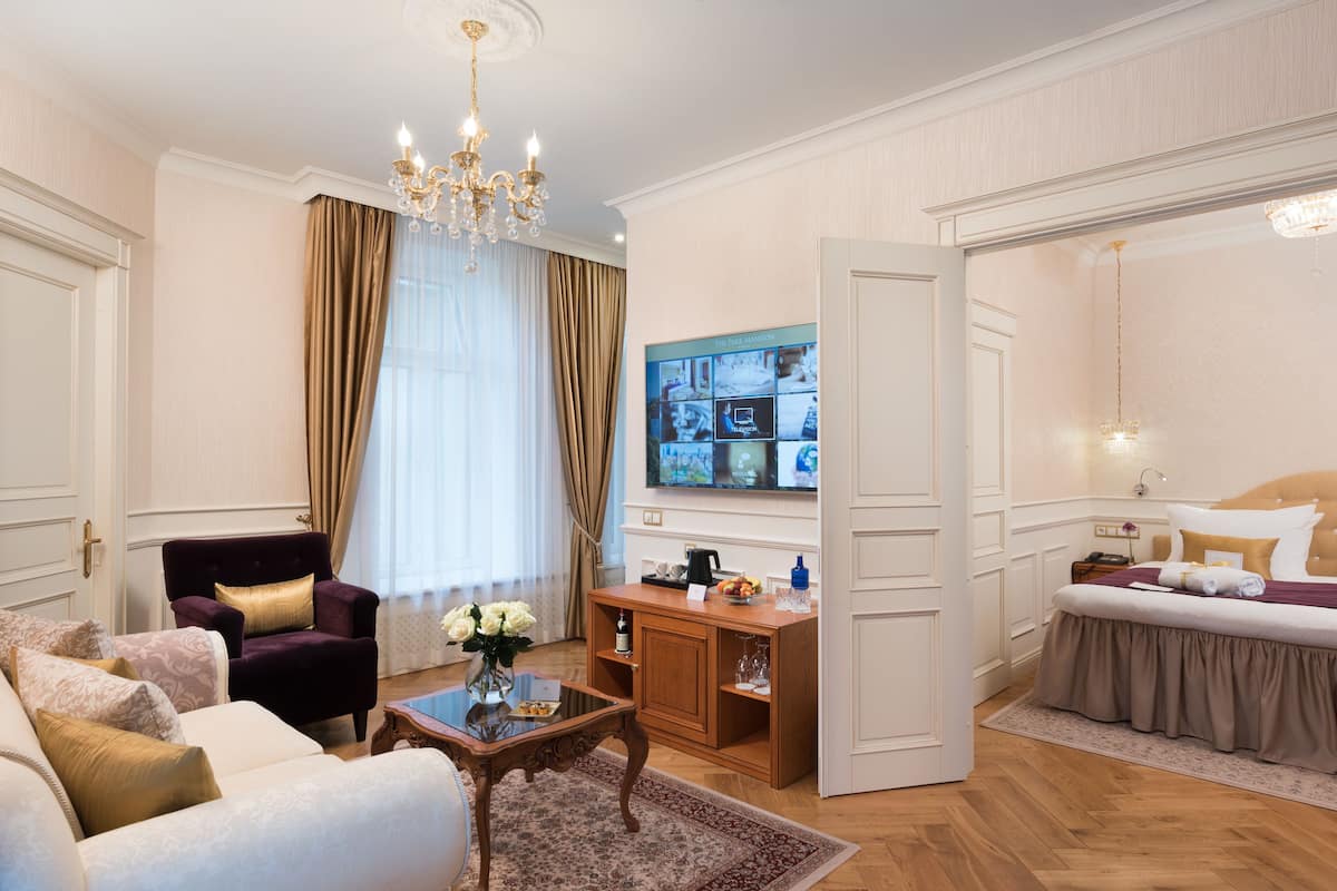 Luxury Suite, 1 King Bed | Egyptian cotton sheets, premium bedding, minibar, in-room safe