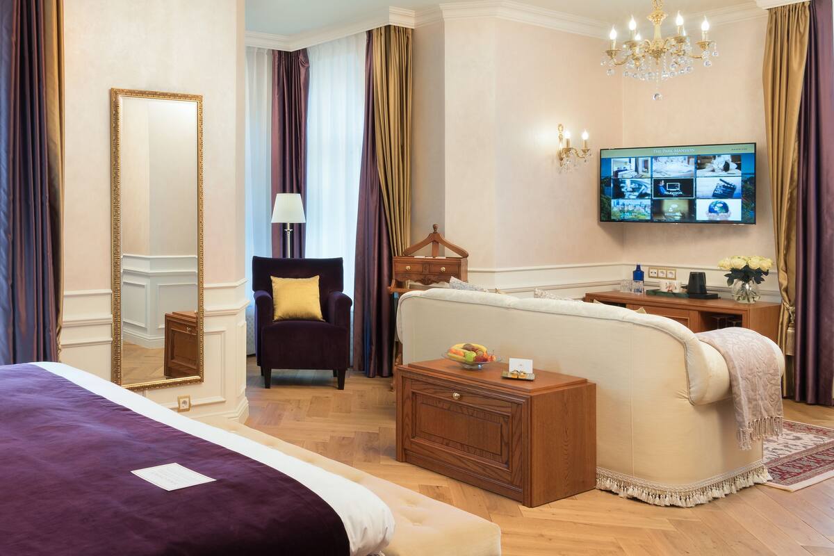 Executive Room, 2 Bedrooms | Egyptian cotton sheets, premium bedding, minibar, in-room safe