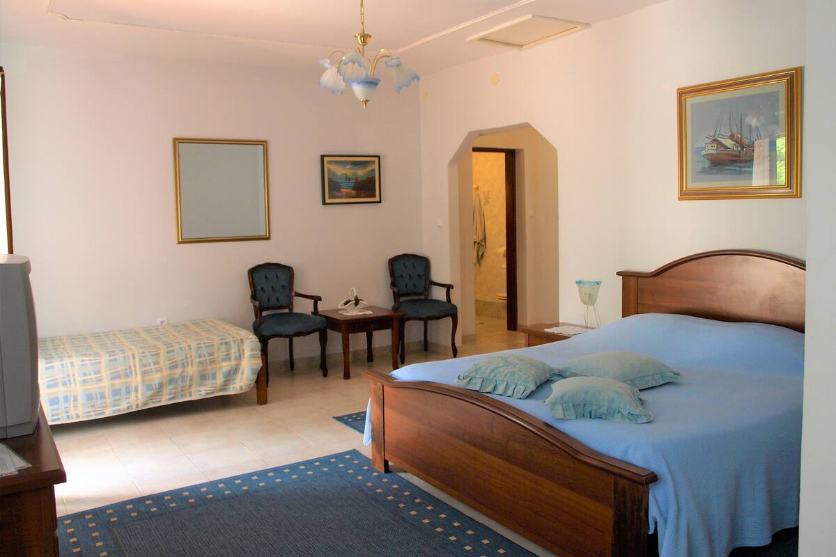 Honeymoon Room, Balcony, City View | Desk, free WiFi