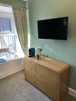 Superior dubbelrum - 1 kingsize-säng (Large) | Mörkläggningsgardiner, strykjärn/strykbräda, gratis wi-fi och sängkläder