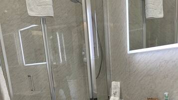 Large King Room with Sitting Area | Bathroom | Free toiletries, hair dryer, towels