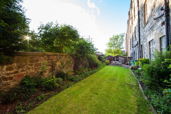 Property grounds - Church Hill Rooms (Edinburgh)
