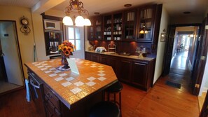 Free daily full breakfast - Island Guest House B&B (Beach Haven)