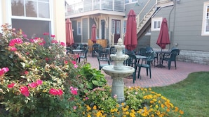 Courtyard - Island Guest House B&B (Beach Haven)