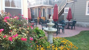 Courtyard - Island Guest House B&B (Beach Haven)