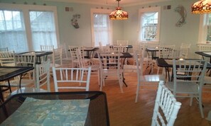 Free daily full breakfast - Island Guest House B&B (Beach Haven)