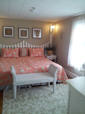 Premium bedding, memory-foam beds, desk, iron/ironing board - Island Guest House B&B (Beach Haven)
