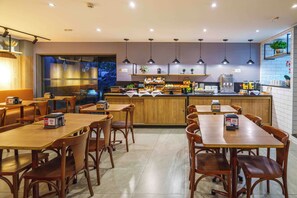 Desayuno buffet incluido todos los días