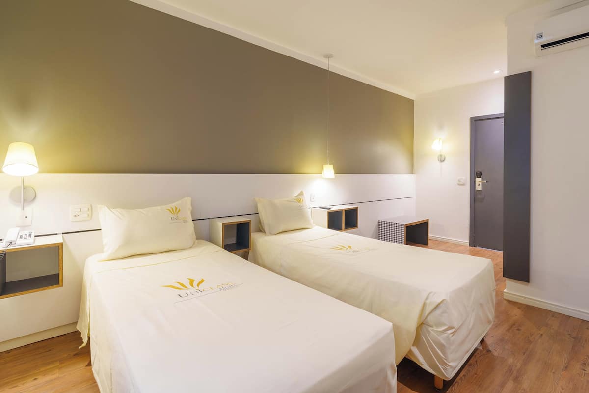 Standard Twin Room | Minibar, desk, free WiFi, bed sheets