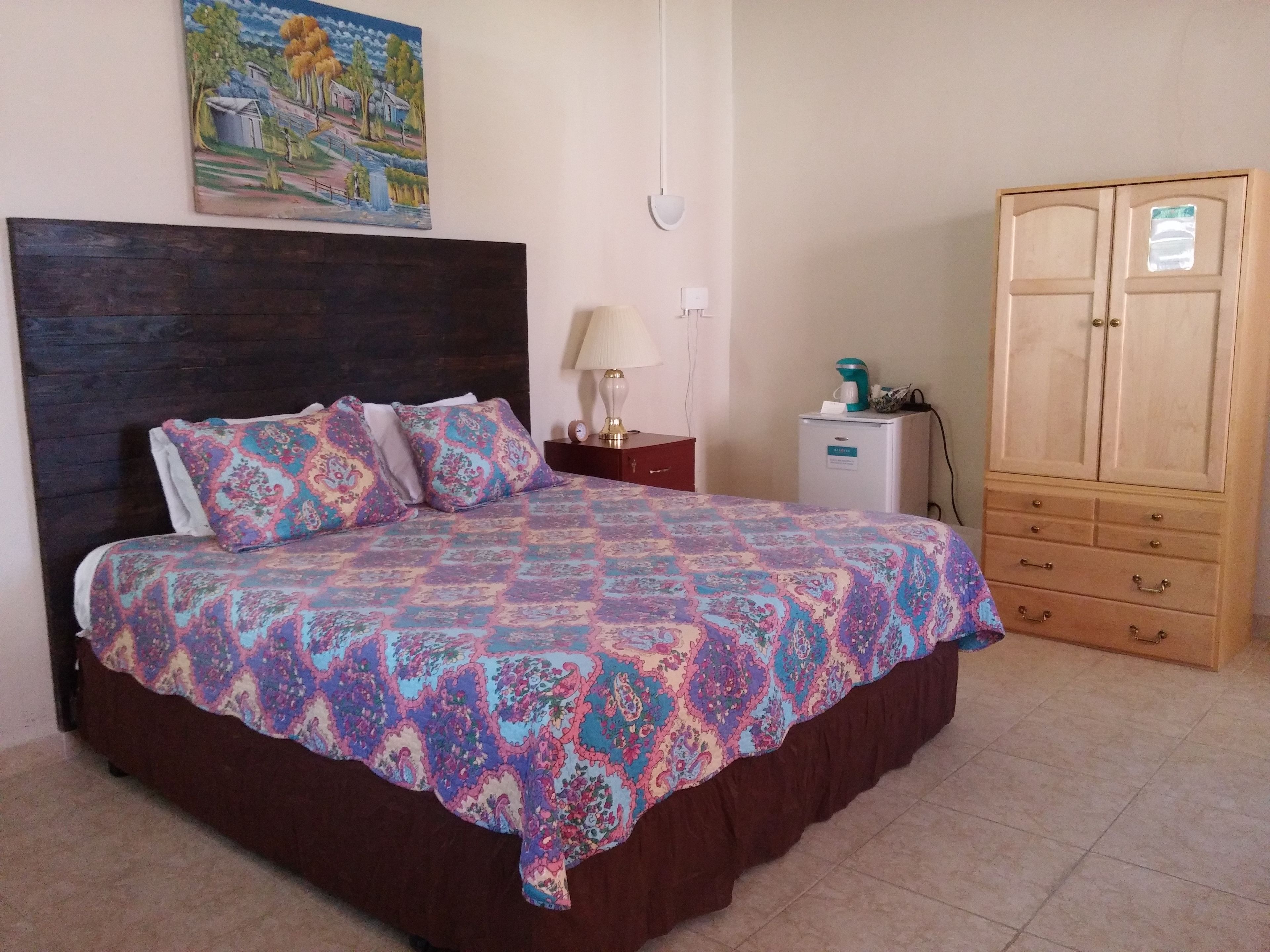 deluxe suite, 1 king bed with sofa bed | iron/ironing board, free wifi