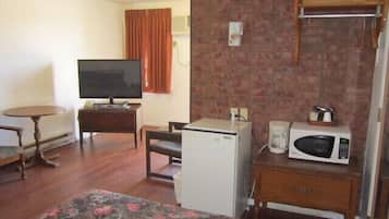 Standard Double Room, 2 Double Beds | Living area | Flat-screen TV