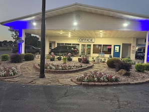 Front of property - Sallisaw Inn (Sallisaw)