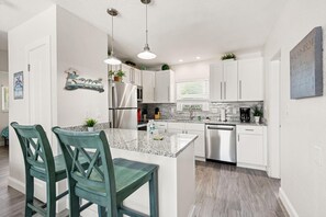 House, 1 Queen Bed with Sofa bed, Garden View (Sun and Sea - 1) | Private kitchen | Fridge, microwave, oven, stovetop