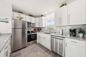 Maison, 1 grand lit et 1 canapé-lit, vue jardin (Sun and Sea - 1) | Cuisine privée