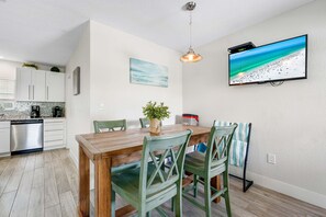 House, 1 Queen Bed with Sofa bed, Garden View (Sun and Sea - 1) | Dining - Sun and Sea by Beachside Management (Siesta Key)