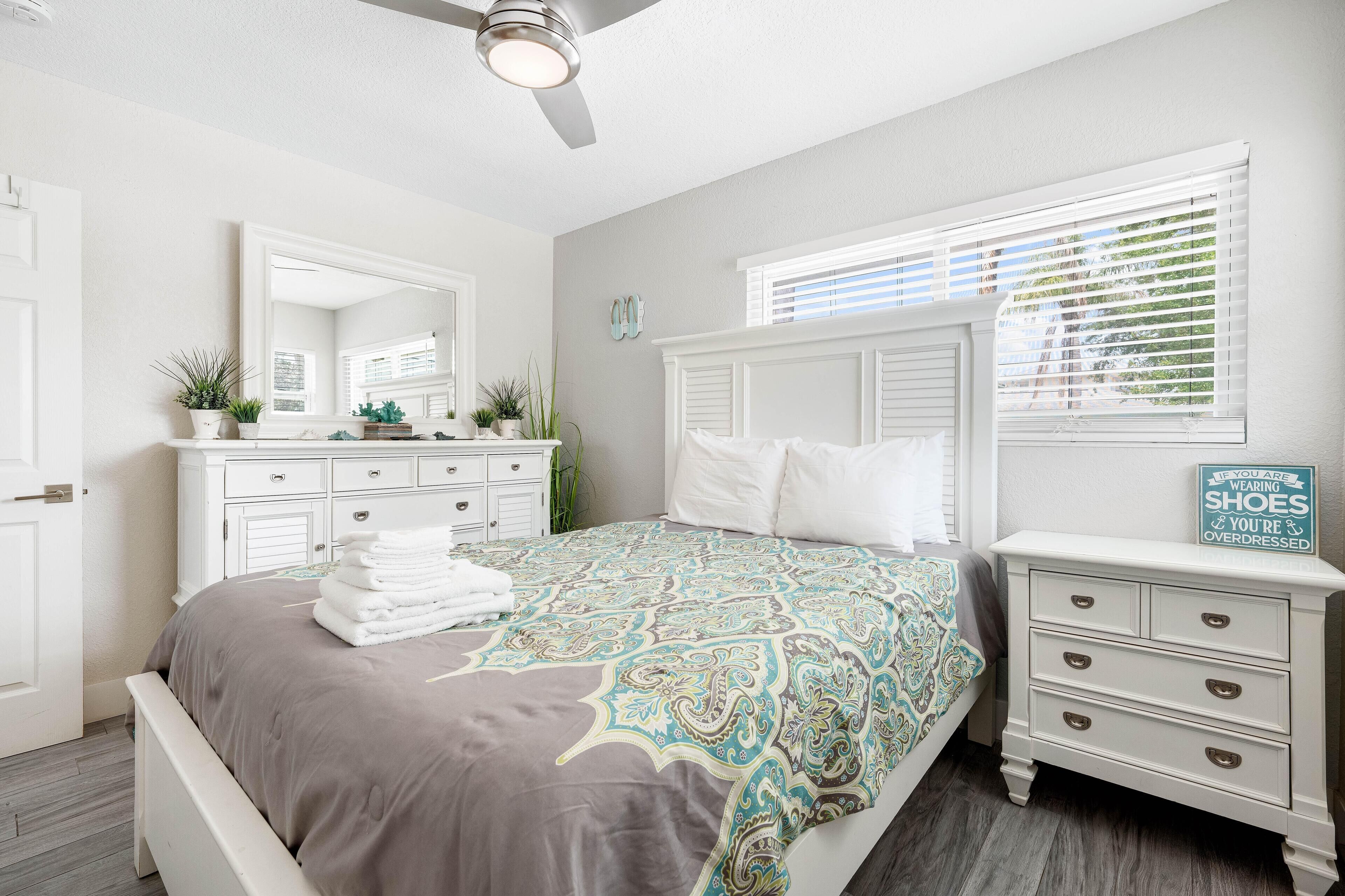 Nhà, 1 giường cỡ queen và sofa giường, quang cảnh vườn (Sun and Sea - 1) | 2 phòng ngủ, trang trí khác biệt 