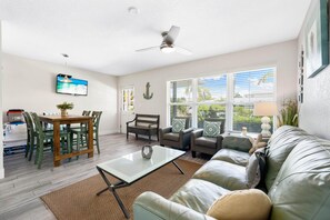 House, 1 Queen Bed with Sofa bed, Garden View (Sun and Sea - 1) | Living area