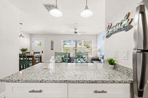 House, 1 Queen Bed with Sofa bed, Garden View (Sun and Sea - 1) | Interior