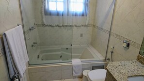 Suite | Private spa tub - Pousada Pinha Pinhão (Gramado)