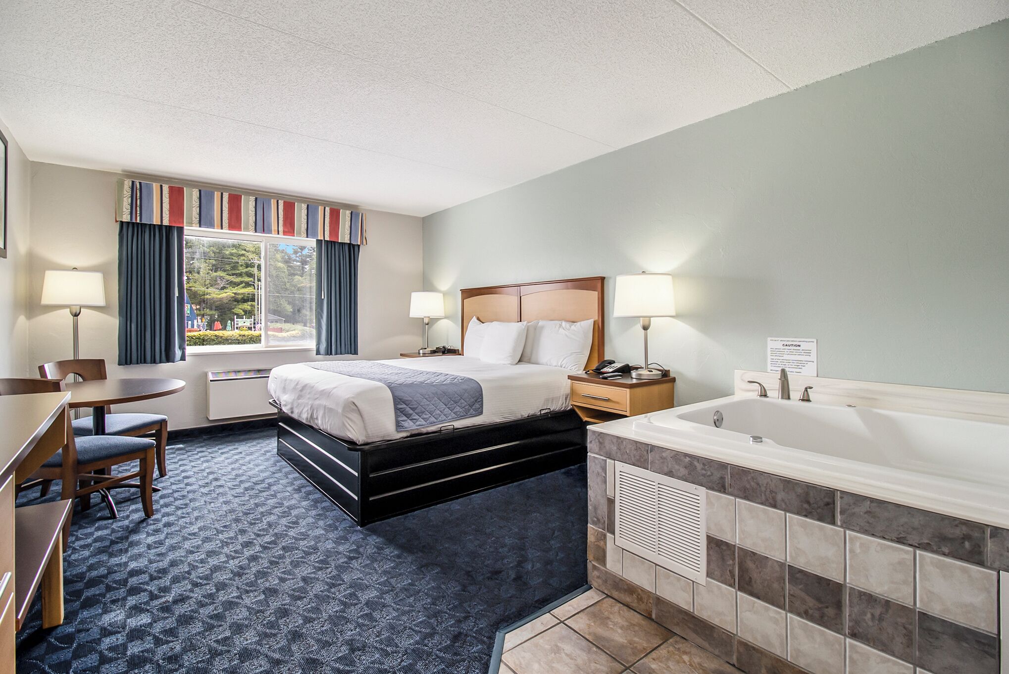 standard room, 1 king bed, hot tub | desk, iron/ironing board, free wifi, bed sheets