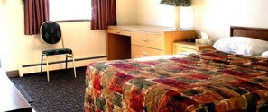 Room, 1 Queen Bed | Desk, blackout drapes, iron/ironing board, free WiFi - Yorke Inn Motel (Yorkton)
