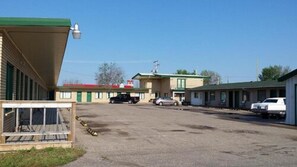 Exterior - Yorke Inn Motel (Yorkton)