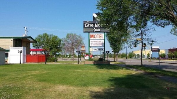 Exterior - Yorke Inn Motel (Yorkton)