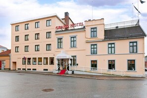 Property entrance - Grand Bar AS (Halden)