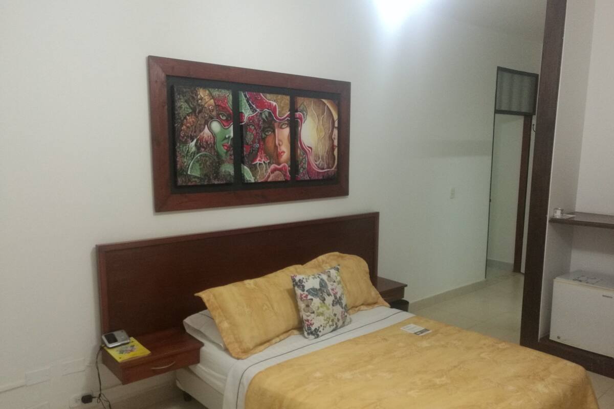Minibar y caja de seguridad en la habitación