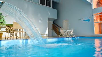 Indoor pool, pool loungers