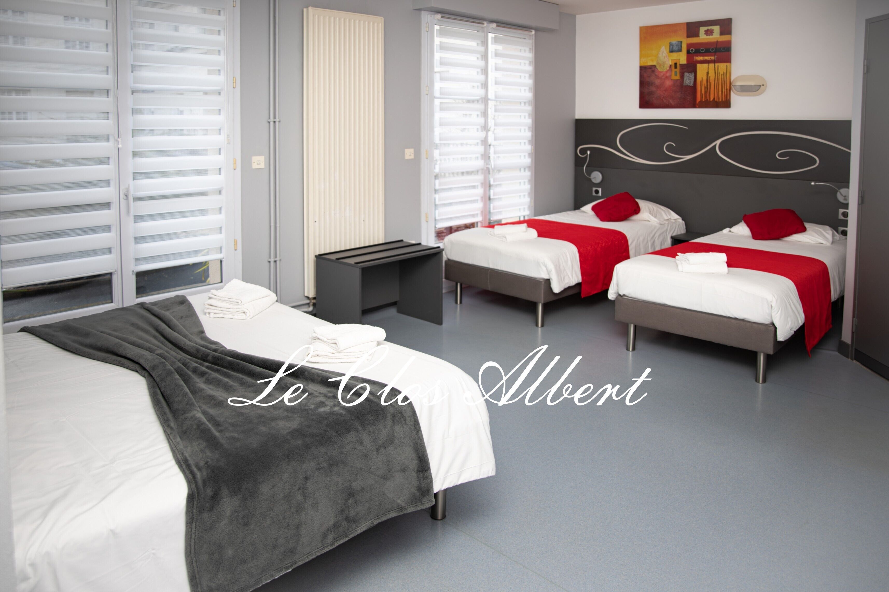 1 bedroom, premium bedding, desk, laptop workspace