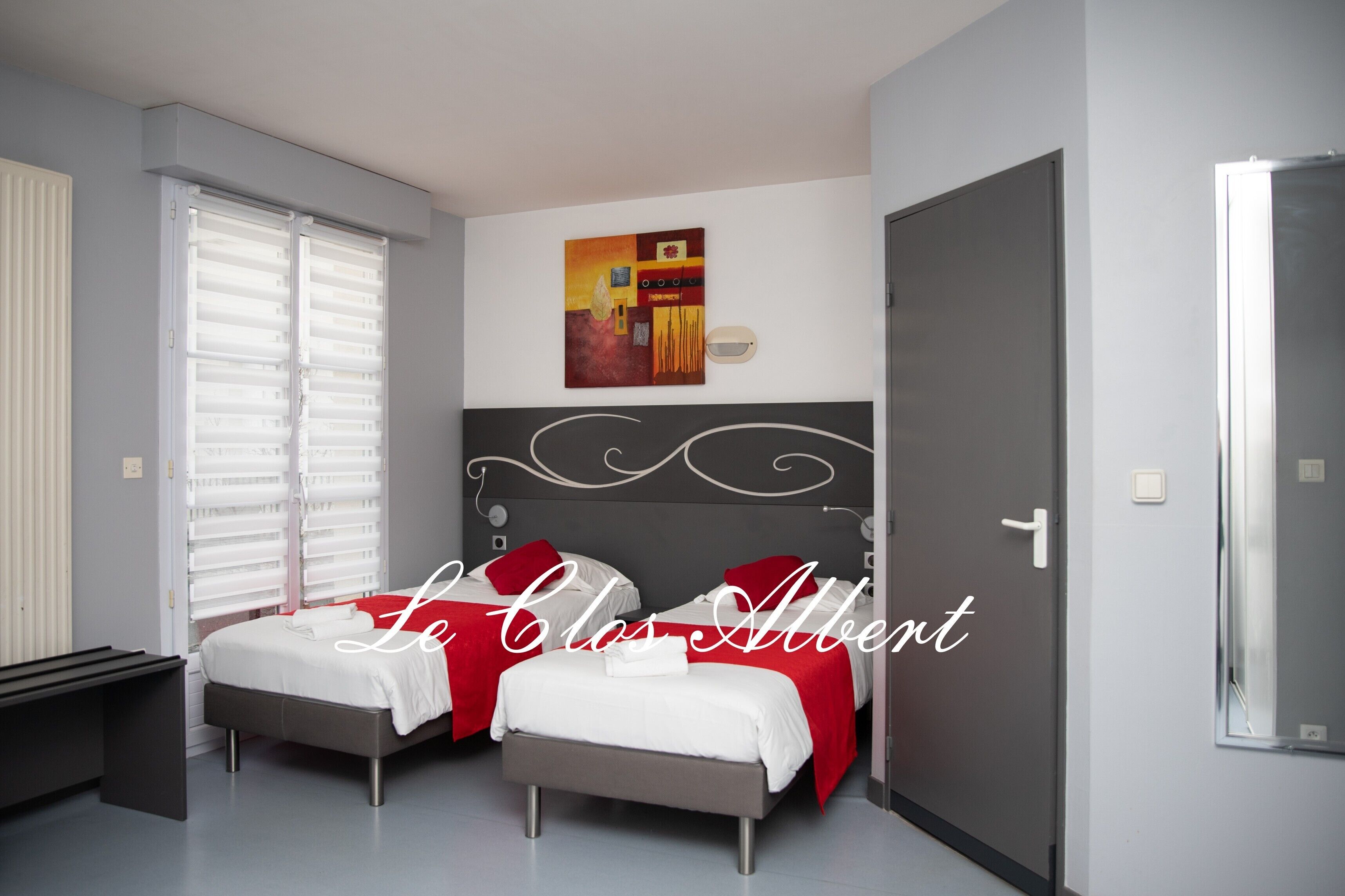 1 bedroom, premium bedding, desk, laptop workspace