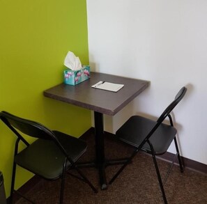 Iron/ironing board, free WiFi - Elk Point Motel & RV Park (Elk Point)