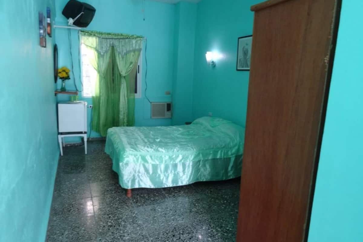 standard room | iron/ironing board, bed sheets