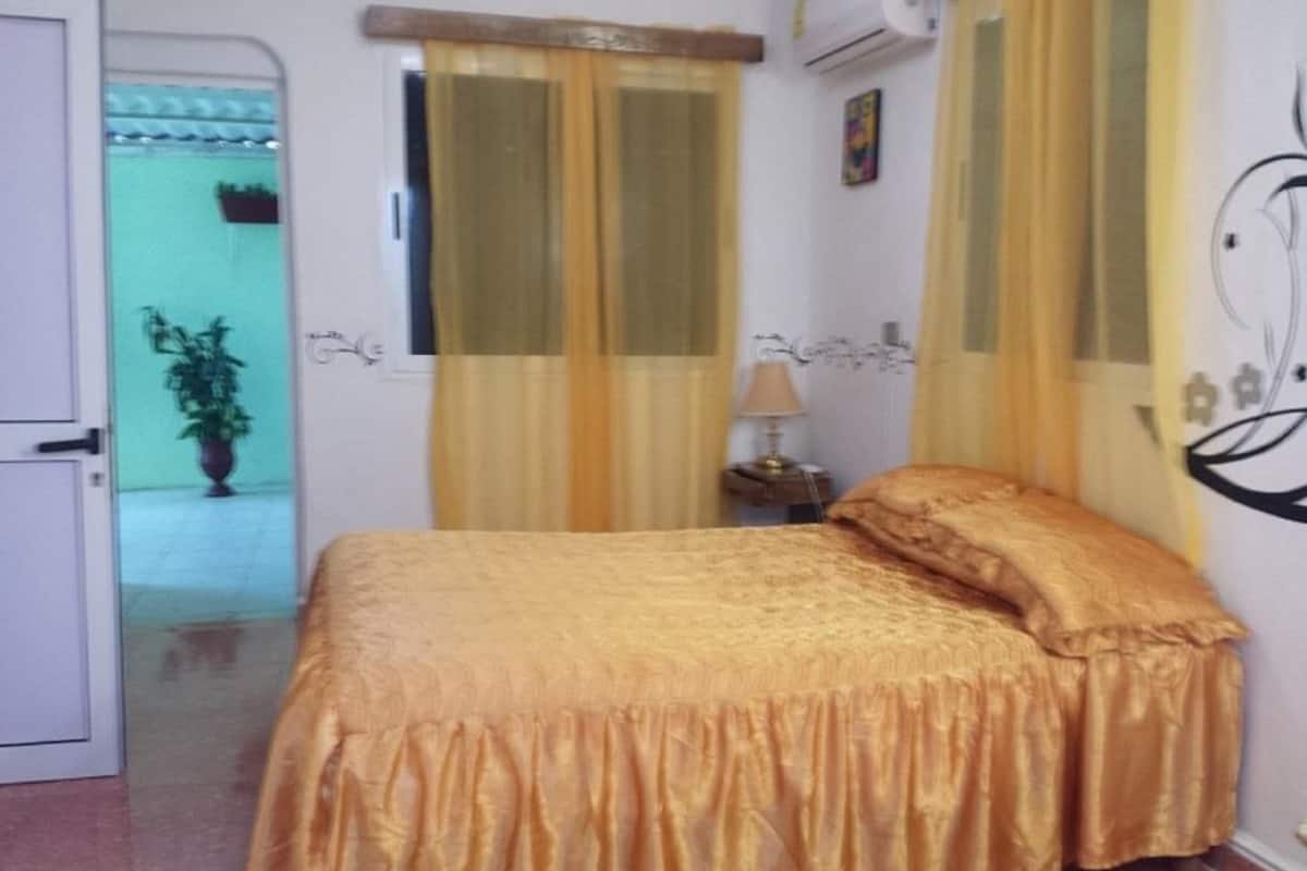 standard room | iron/ironing board, bed sheets