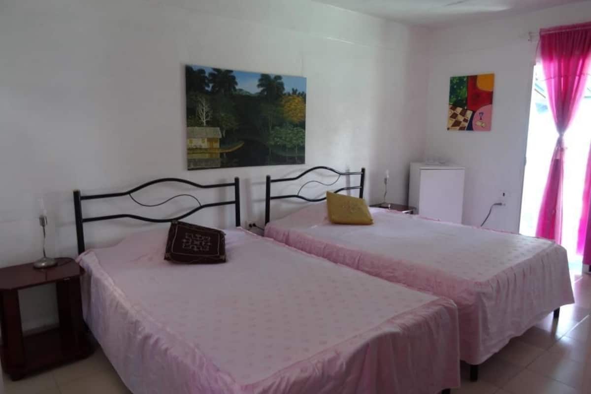 standard room | iron/ironing board, bed sheets