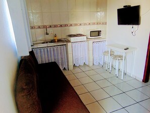 Apartment, 1 Bedroom | Private kitchenette | Fridge, microwave, oven, stovetop