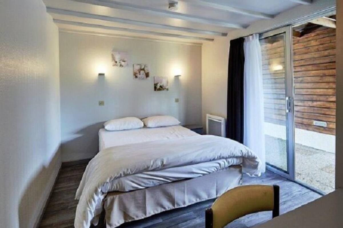 Bureau, chambres insonorisées, Wi-Fi gratuit