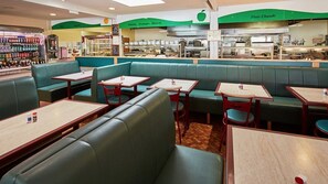 Frühstück, Mittagessen und Abendessen