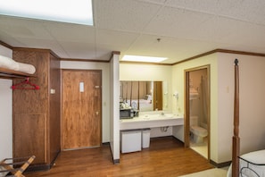 Lodge Suite, 2 Queen Beds | Bathroom | Shower, free toiletries, towels