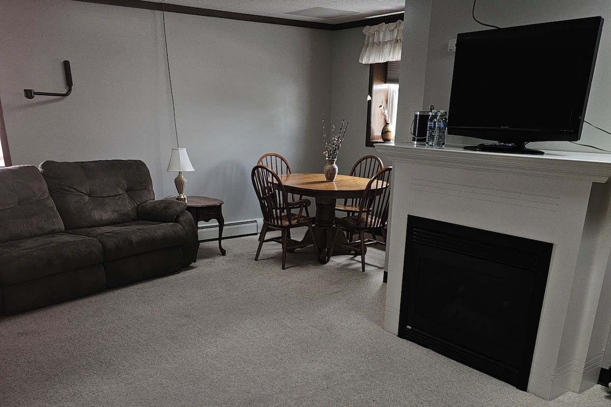 lodge suite, 2 queen beds | living area | tv