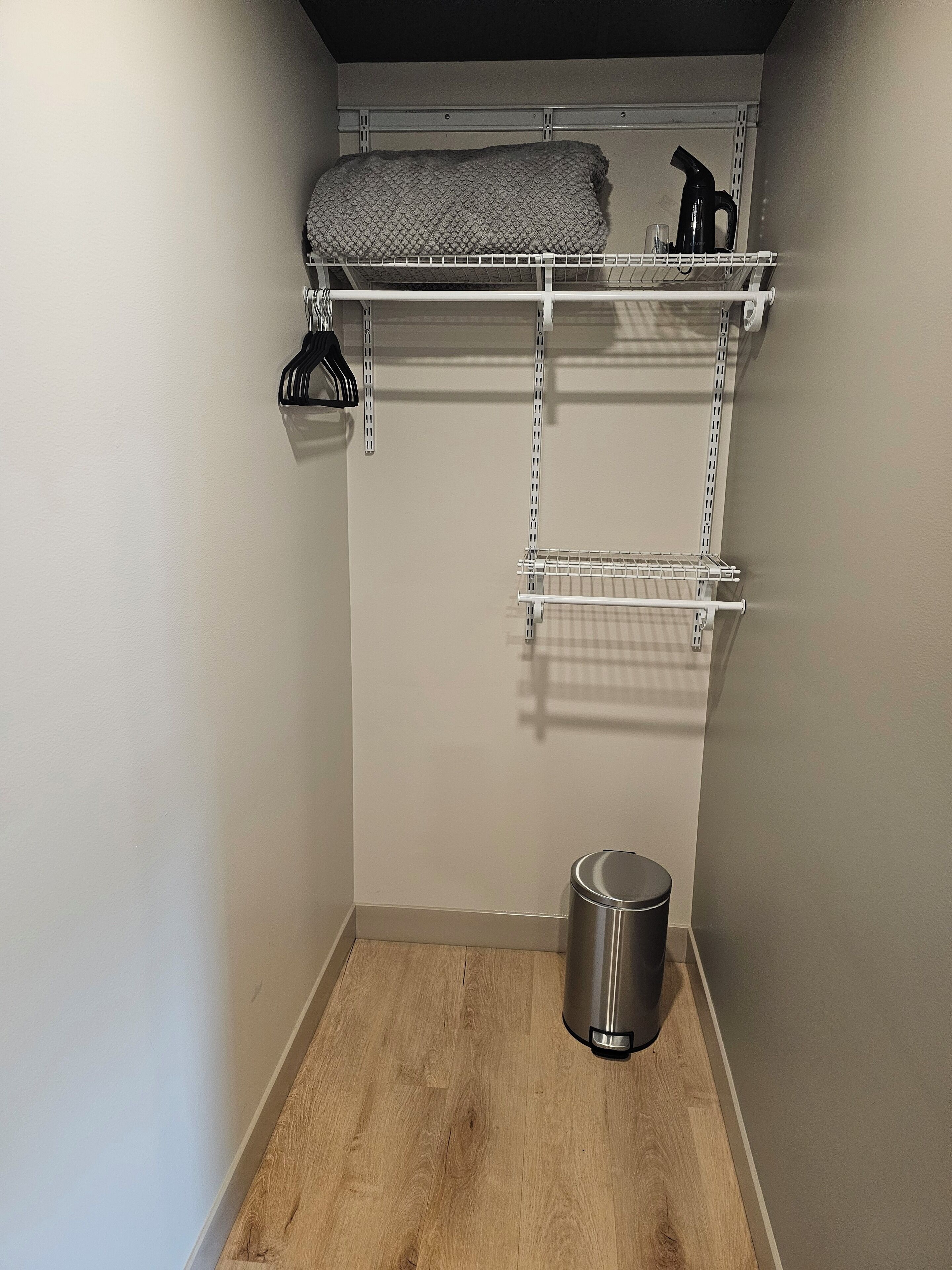 lodge, 1 queen bed | free wifi, bed sheets