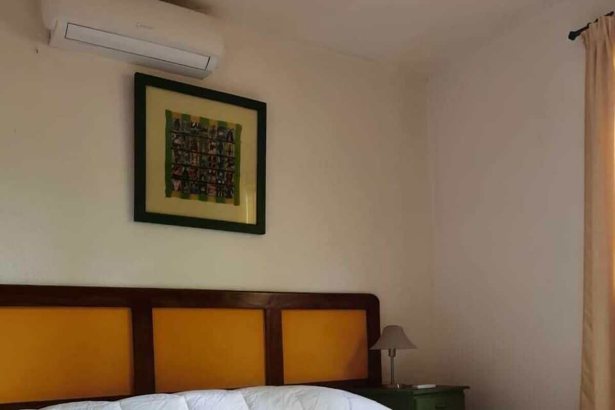 2 habitaciones, escritorio, tabla de planchar con plancha y wifi gratis