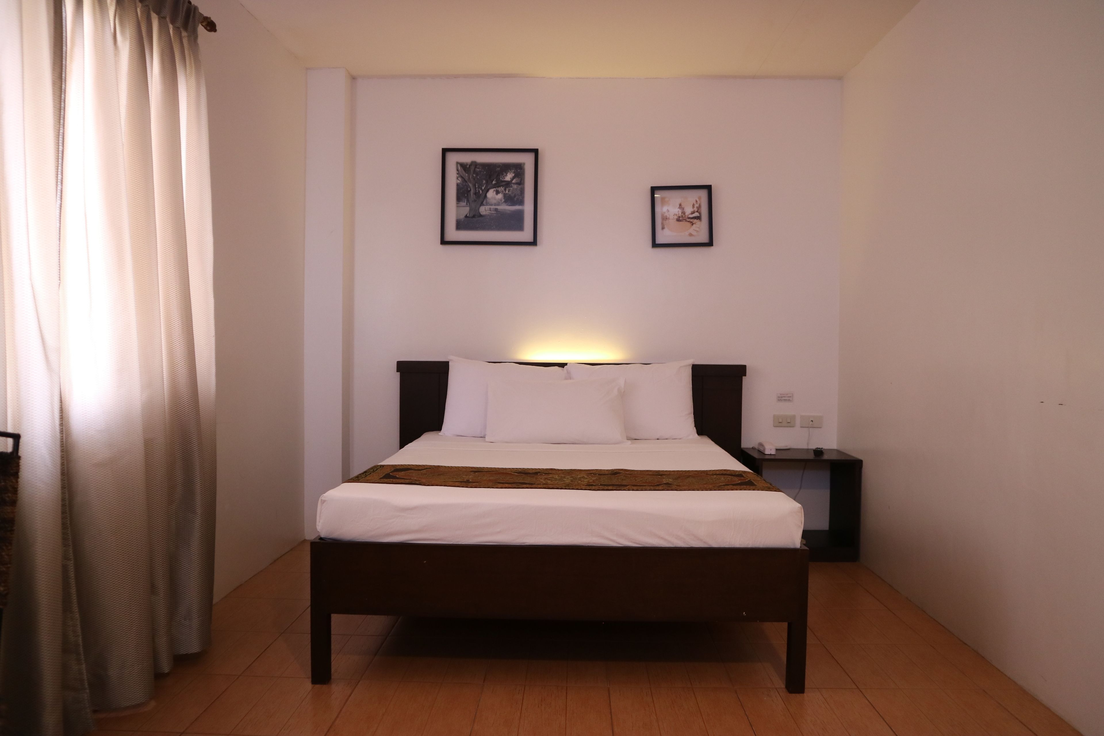 Desk, iron/ironing board